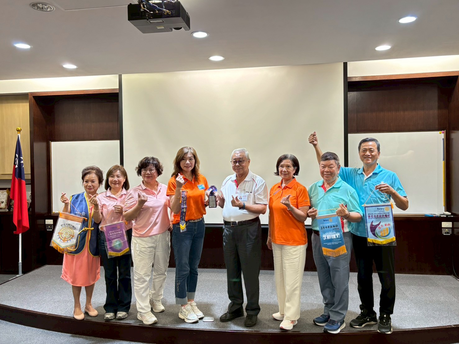 LINE_ALBUM_114年10月2日職業參觀_251002_20.jpg LINE_ALBUM_114年10月2日職業參觀_251002_20.jpg