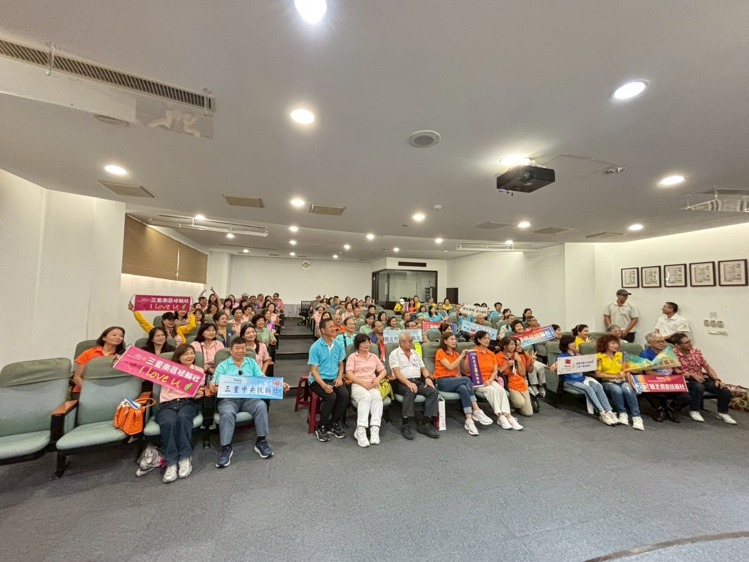 LINE_ALBUM_114年10月2日職業參觀_251002_23.jpg LINE_ALBUM_114年10月2日職業參觀_251002_23.jpg