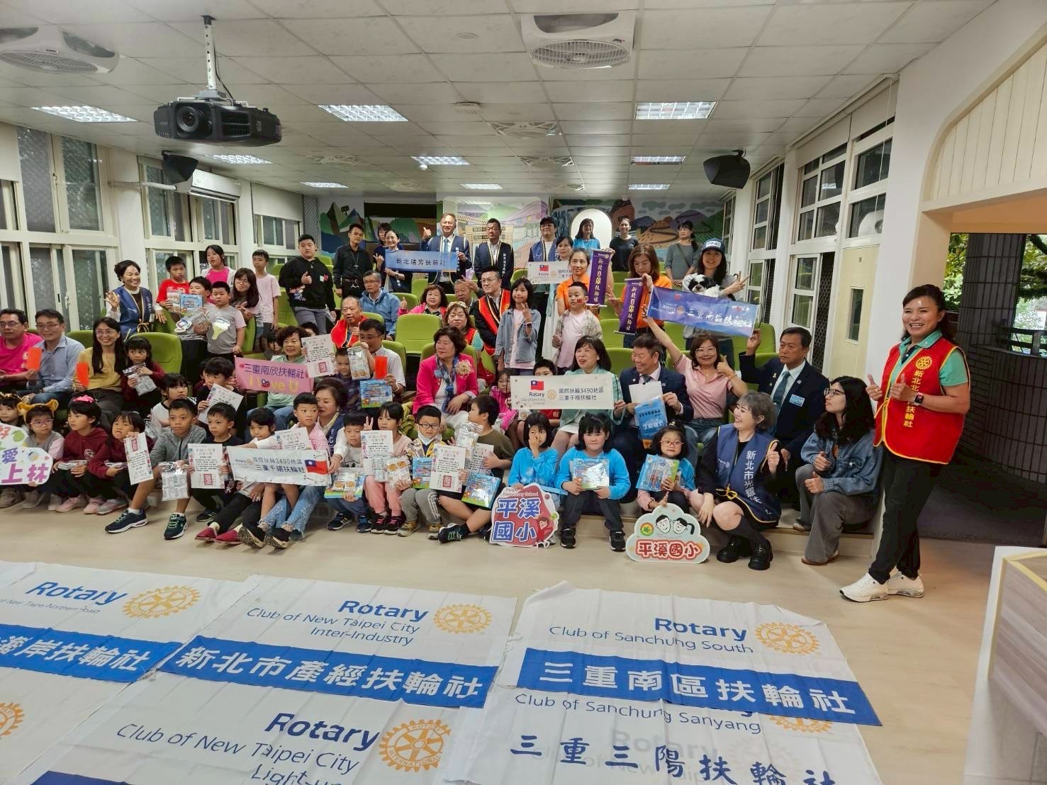 LINE_ALBUM_幸福小學堂捐贈活動_251028_41.jpg LINE_ALBUM_幸福小學堂捐贈活動_251028_41.jpg