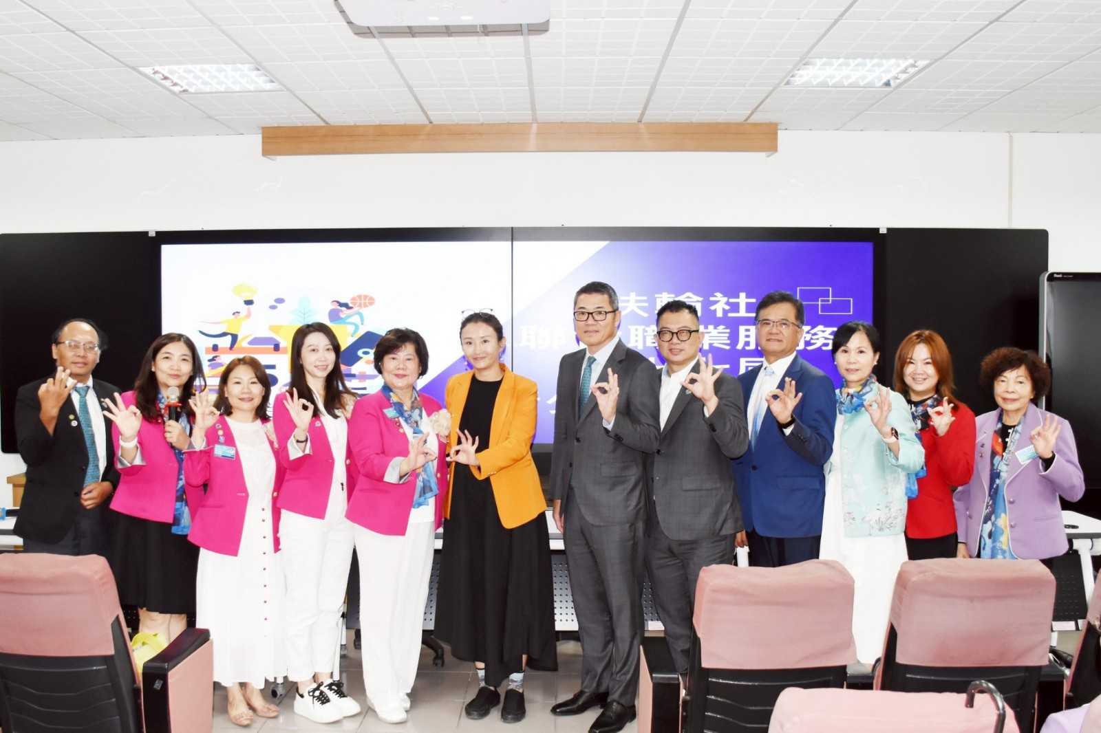 LINE_ALBUM_1028新北市第五、八分區聯合職業服務~第17屆穀保家商青少年就業諮詢講座_251108_102.jpg LINE_ALBUM_1028新北市第五、八分區聯合職業服務~第17屆穀保家商青少年就業諮詢講座_251108_102.jpg