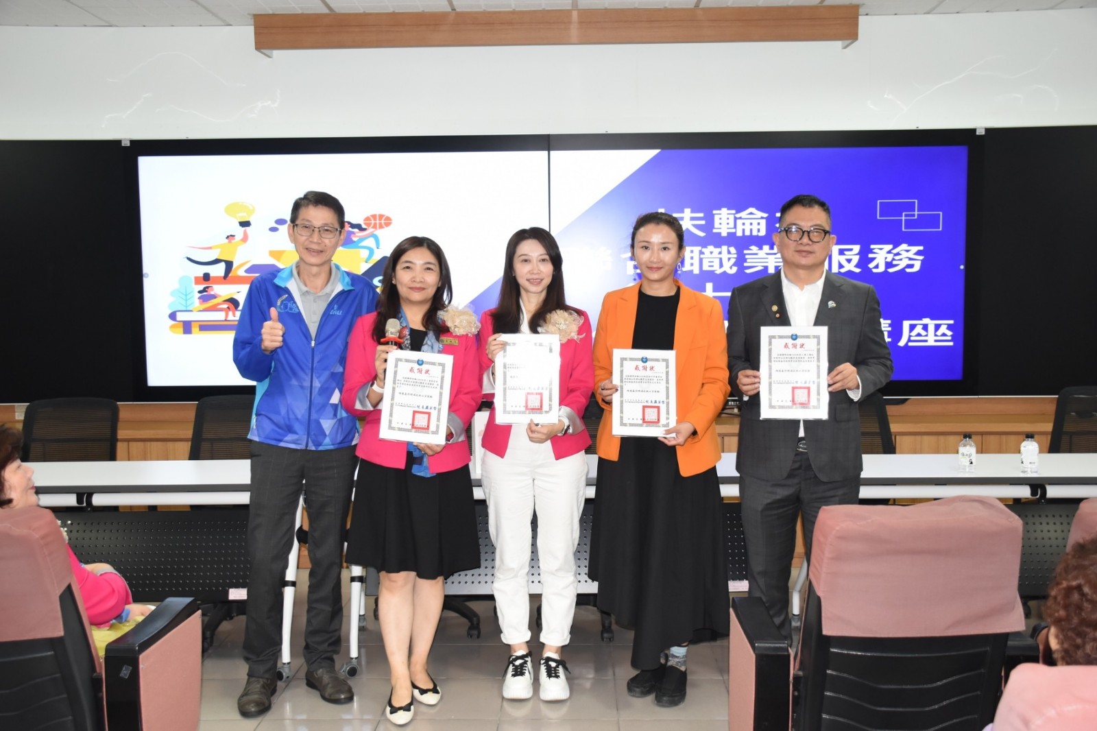 LINE_ALBUM_1028新北市第五、八分區聯合職業服務~第17屆穀保家商青少年就業諮詢講座_251108_129.jpg LINE_ALBUM_1028新北市第五、八分區聯合職業服務~第17屆穀保家商青少年就業諮詢講座_251108_129.jpg