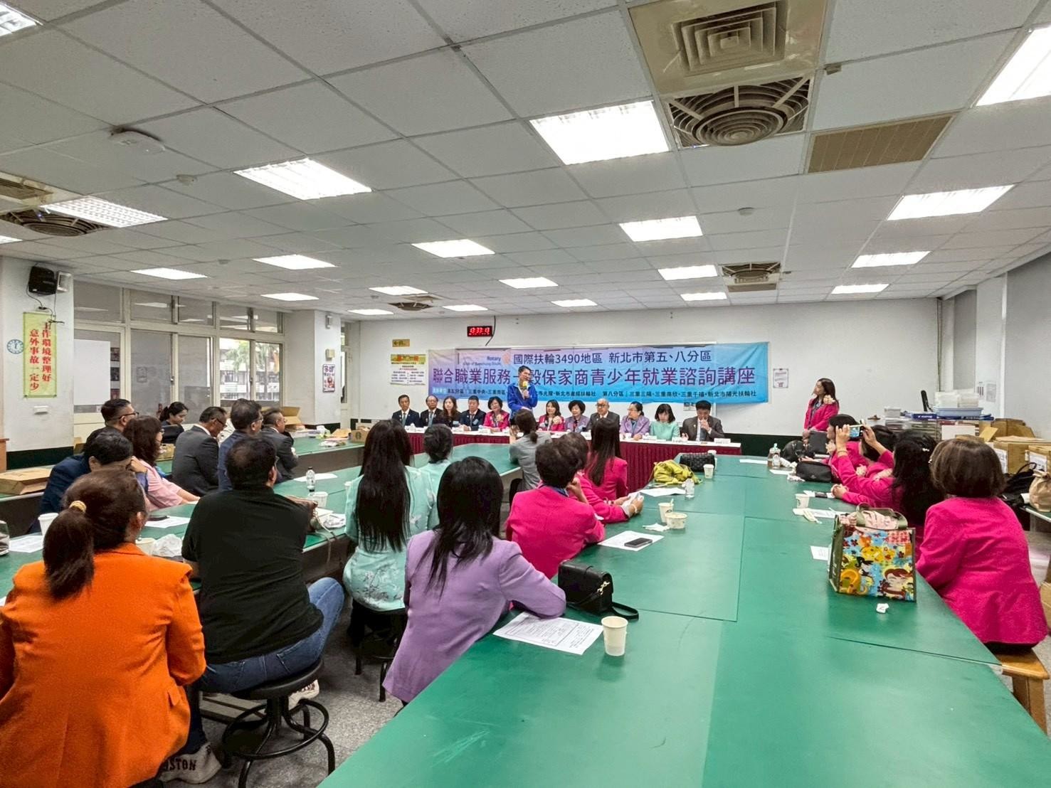 LINE_ALBUM_1028新北市第五、八分區聯合職業服務~第17屆穀保家商青少年就業諮詢講座_251108_137.jpg LINE_ALBUM_1028新北市第五、八分區聯合職業服務~第17屆穀保家商青少年就業諮詢講座_251108_137.jpg