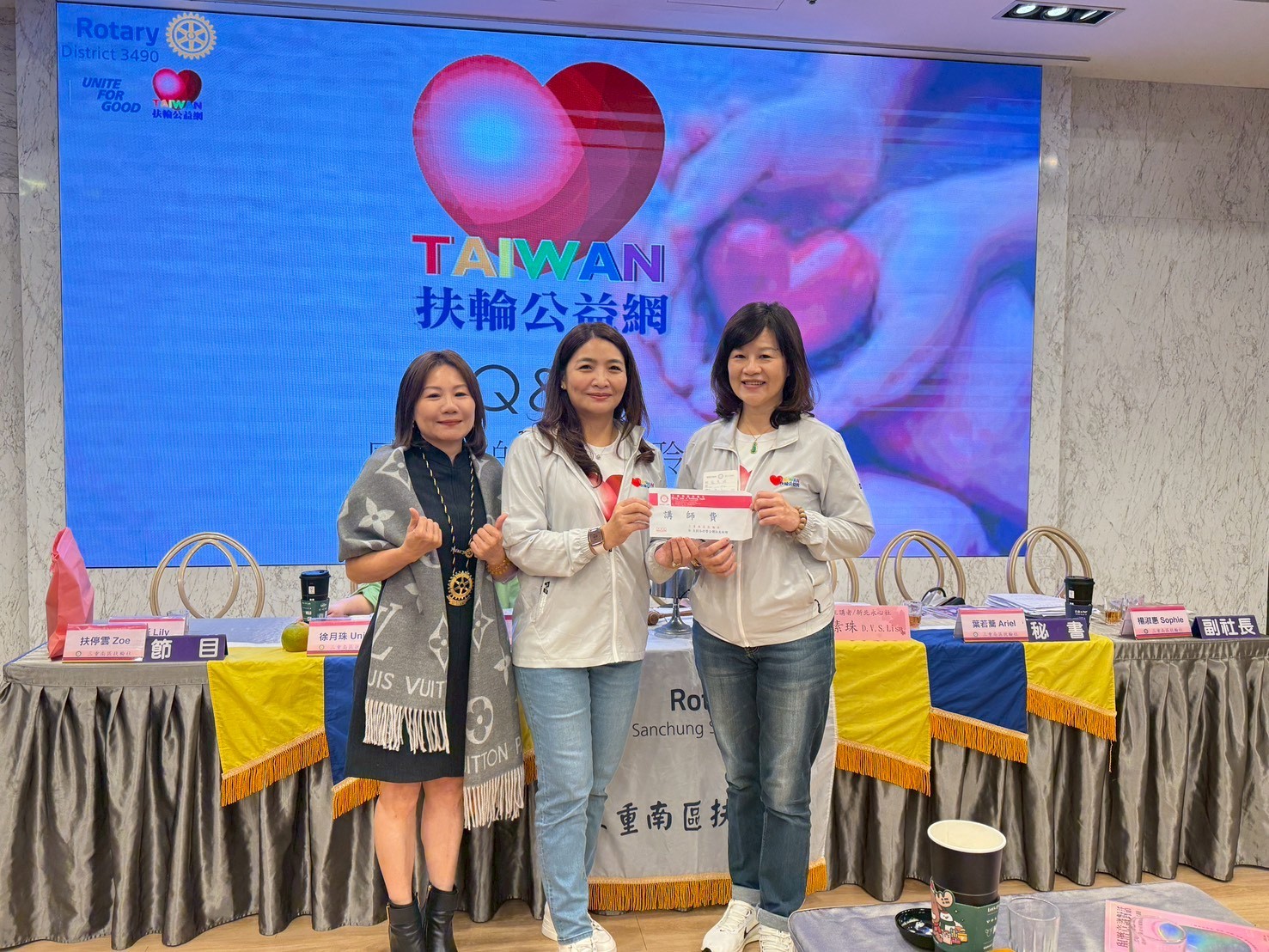 LINE_ALBUM_113年12月11日Asa 和Annie講師_251212_95.jpg